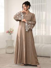 Al Najma Áo tunic dáng rộng, thoải mái, kiểu retro, thêu họa tiết tua rua ở tay áo và váy dài truyền thống dành cho nữ. - màu nâu - Xem 4