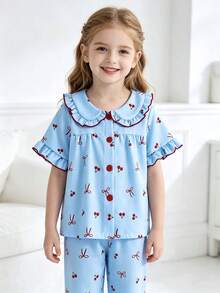 Genkimix Kids Bộ 2 món đồ mặc nhà bé gái chập chững thanh lịch thường ngày, áo tay ngắn cổ bèo ngọt ngào và quần dài màu xanh nhạt in họa tiết anh đào nhỏ và nơ dễ thương, chất vải mềm mịn cho mùa xuân hè, pijama bé gái, đồ ngủ trẻ em ấm áp - Màu xanh nhạt - Xem 6