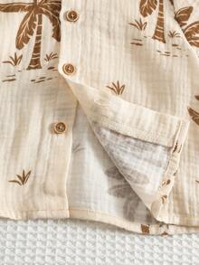 SHEIN 2 piezas Conjunto de camisa de crepé con estampado de árbol de coco para niño pequeño en verano, conjunto de vacaciones, conjunto de verano para bebé y niño pequeño - Multicolor - Ver 5