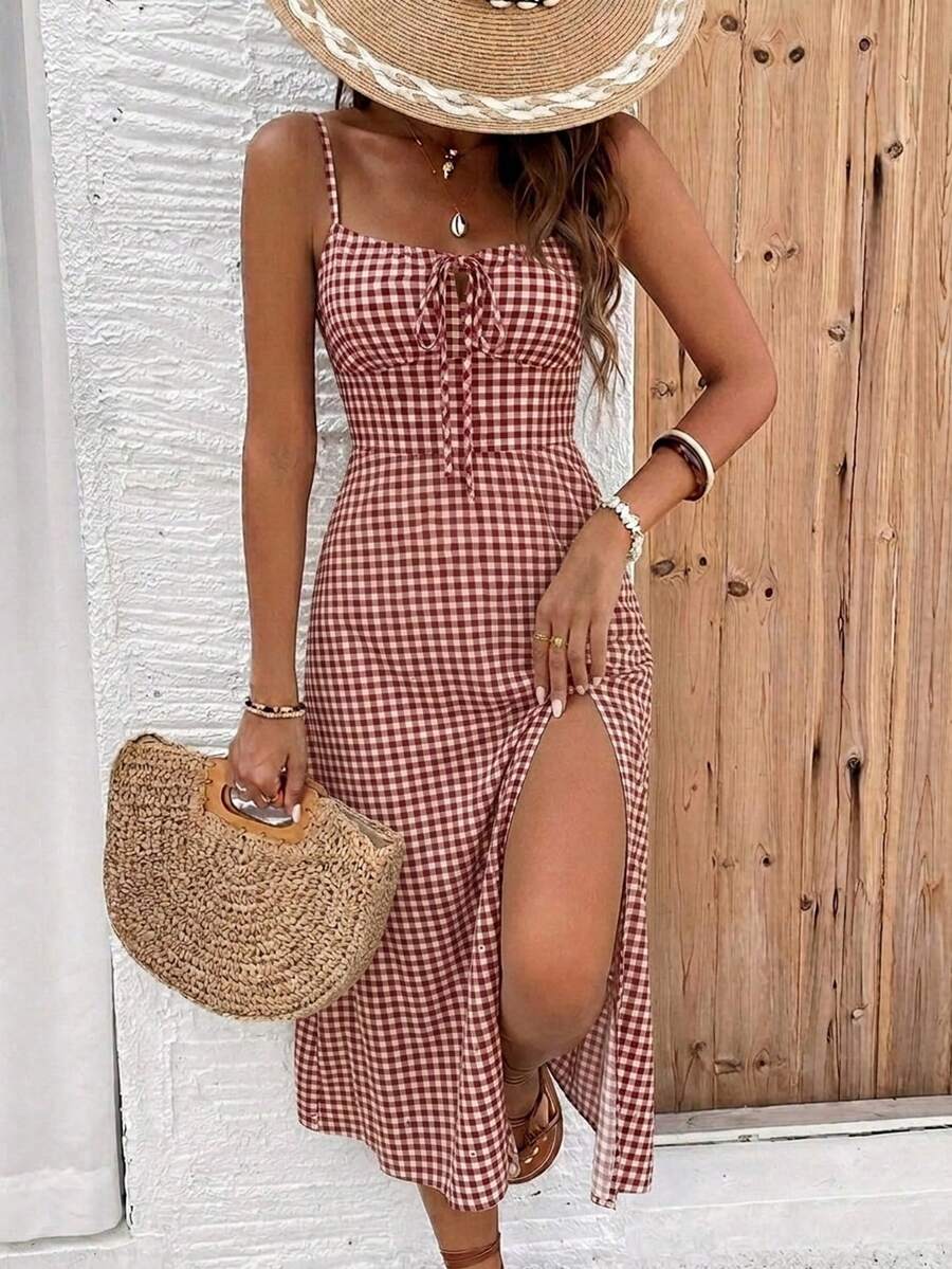 SHEIN Frenchy Đầm midi nữ kiểu Pháp cổ điển, thanh lịch, lãng mạn, họa tiết kẻ caro đỏ trắng, xẻ cao, dây mảnh, thích hợp cho dã ngoại, du lịch ban ngày, nghỉ hè tối giản, sang trọng và đa năng. - Nhiều màu - Xem 1