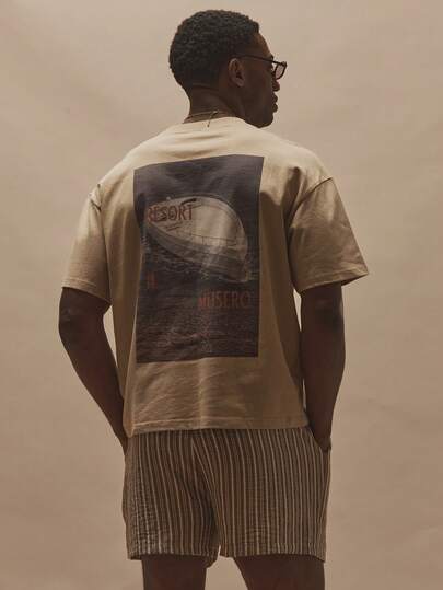 Musero Camiseta de manga corta con cuello redondo y estampado gráfico de gran tamaño al estilo de obra de arte en la espalda, esencial para primavera y verano, ideal para vacaciones