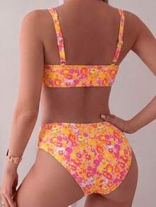 Swim Mod Conjunto de bikini de 2 piezas con parte superior de tirantes y shorts de cintura alta con estampado de color aleatorio para mujer, ideal para vacaciones en la playa - Multicolor - Ver 2