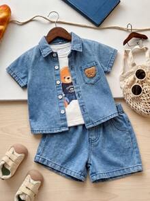 Playful Pals Bộ 3 món cho bé trai in hình gấu, cổ tròn, không tay, màu trắng gồm áo tank top + áo sơ mi denim tay ngắn cổ bẻ cài nút + quần short. Phong cách vintage năng động, dễ thương, thích hợp mặc vào mùa xuân, hè, thu, đi chơi hàng ngày, đến trường, công viên và nhiều dịp trong nhà/ngoài trời khác. - Rửa nhẹ - Xem 5