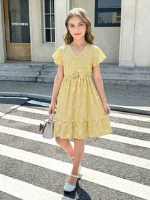 SHEIN Vestido Casual com Decote em V, Manga Bufante, Cinto e Saia em A para Meninas Pré-Adolescentes, com Estampa Floral Verde - Amarelo - Visão 4