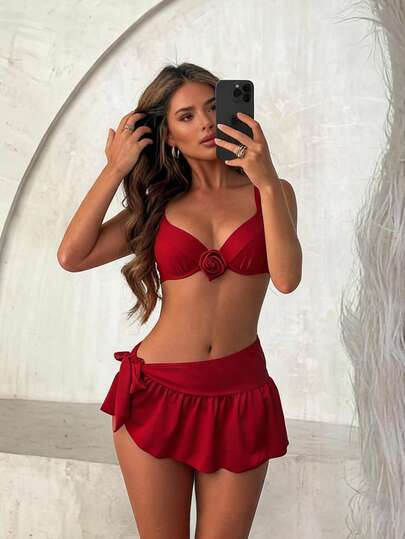 Swim SXY Traje de baño elegante y de moda para mujer, de tela de color rojo sólido, con lazo lateral, falda con volantes dulces, copa en V con aros, decoración de rosa de tela, adecuado para vacaciones, playa, fiesta, piscina