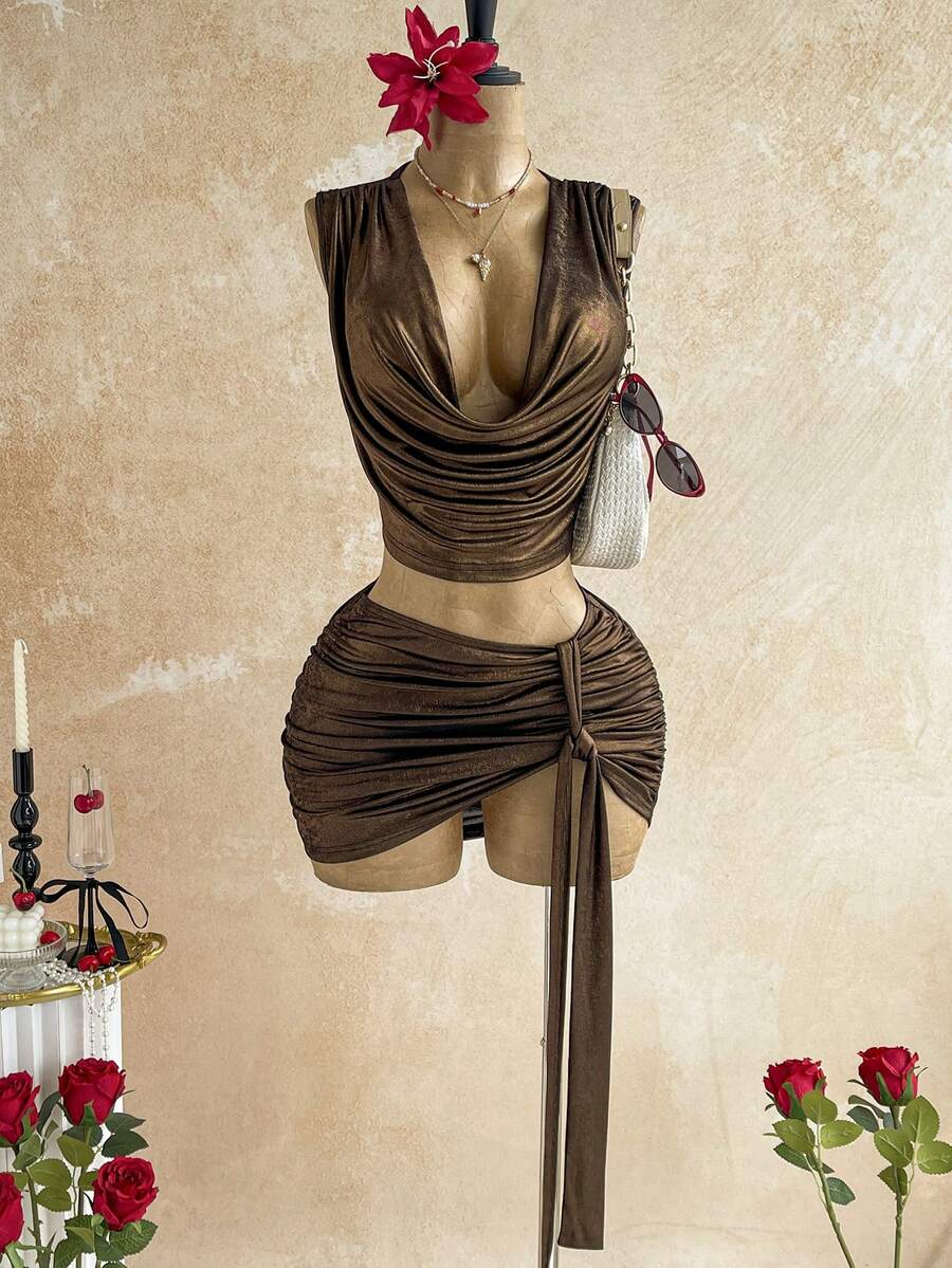 Soleia Conjunto de dos piezas con falda mini de cintura baja, escote drapeado profundo, tirantes con lazo, volantes y fruncido, color marrón café, verano, noche de club, rave, playa, crucero, vacaciones, cita - Marrón - Ver 1