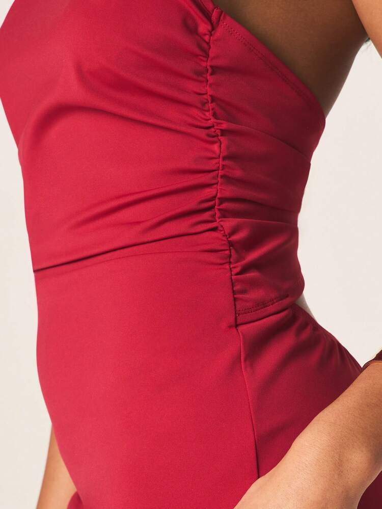 MISSGUIDED Robe mini femme à col montant avec décolleté ouvert et détail anneau. Robe de soirée moulante pour fête