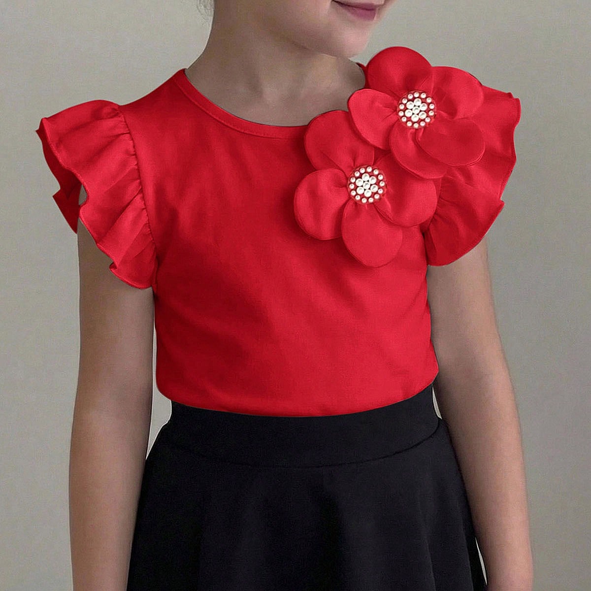 Camiseta elegante con cuello redondo, volantes y decoración floral 3D para niña