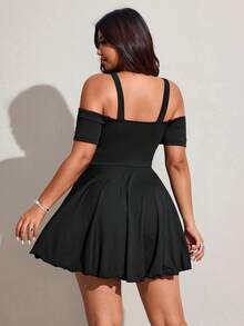 SHEIN PETITE CURVE 大码女式黑色蕾丝性感镂空前卫法式休闲青春时尚弹力针织百搭舒适打底连衣裙，性感社交活动/假日装扮 - 黑色 - 查看 2