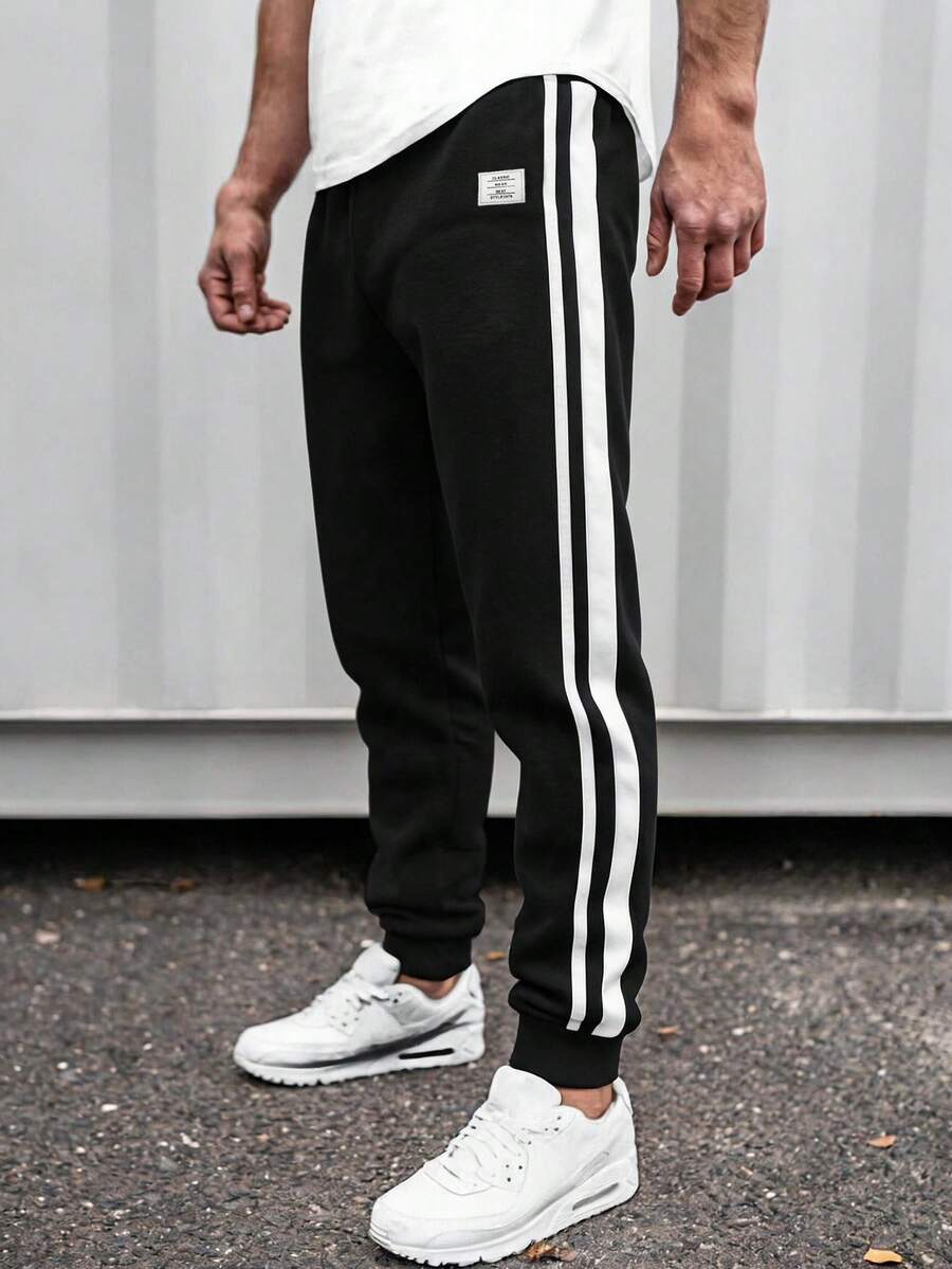 SHEIN 儿童青少年男童休闲条纹灰黑织带口袋抽绳运动裤套装,适合秋季、冬季穿着,保暖舒适,可用于上学、居家、日常穿着、运动、生日派对、郊游等场合。百搭、简约、保暖内衬。 - 黑色 - 查看 1