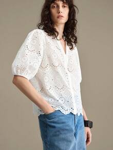 Ontre 女款白色刺繡短袖鏤空上衣，優雅夏季度假婚禮茶會賓客穿搭，極簡法式時尚通勤上衣 - 白色 - 查看 6