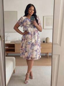 SHEIN Lady CURVE 大码女式碎花圆领荷叶袖时尚连衣裙 - 彩色 - 查看 3