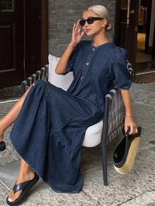 Dazy Tall Vestido vaquero de manga corta y cuello redondo para vacaciones, vestido de sol para mujeres - Azul lavado oscuro - Ver 2