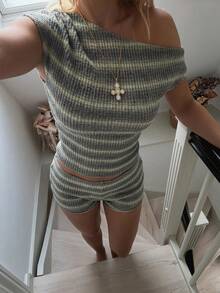 CovetEZ Bộ đồ nữ thời trang dệt kim kẻ sọc trễ vai tay ngắn áo crop top và quần short ôm bodycon, set 2 món mặc nhà phong cách casual chic cho mùa hè, trang phục mùa hè nữ - màu xanh lá - Xem 3