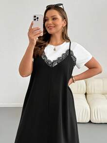 SHEIN Essnce Bộ đồ hai mảnh thời trang xuân/hè dành cho nữ cỡ lớn, thoải mái, rộng rãi, cơ bản, đa năng, tôn dáng: Áo thun ngắn tay màu trắng và váy dài yếm màu đen viền ren, kiểu dáng đơn giản, trang phục sân bay, mùa hè châu Âu, đồ đi chơi. - Đen và trắng - Xem 5