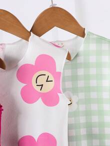 SHEIN Vintaside Kids 女童夏季无袖套装，清新舒适，居家户外皆宜：纯色玫红色套装，无袖上衣+配套短裤，宽松柔软，简约优雅。白色底色搭配粉色花朵图案，卡通元素活泼可爱，无袖设计清爽俏皮。浅绿色格子套装，饰以小脸图案，清新温柔，适合日常居家及户外穿着。 - 彩色 - 查看 5