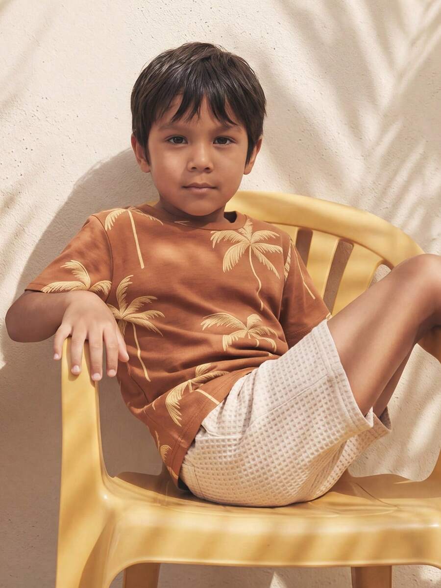 Maija Kids Maija Kids 两件套儿童男童休闲时尚度假宽松椰树印花短袖Polo衫和卡其色短裤套装,适合日常穿着、海滩、度假、派对、春夏季节。 - 彩色 - 查看 1