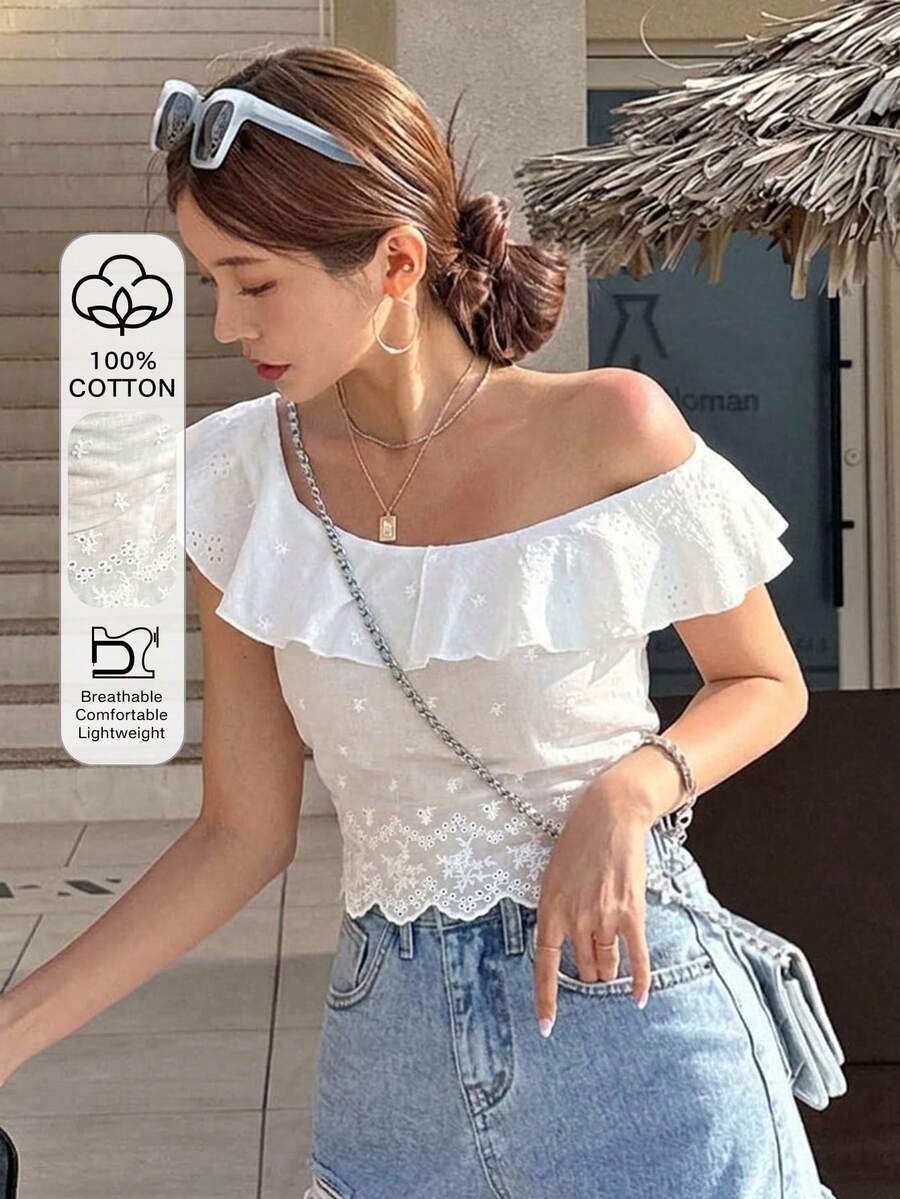 DAZY Camiseta de mujer con volantes asimétricos en el hombro y dobladillo bordado para vacaciones - Blanco - Ver 1