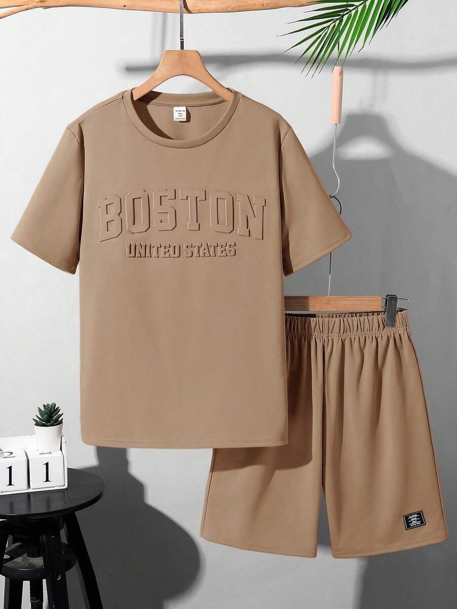 SHEIN 2件套青少年男童休闲3D字母印花圆领短袖T恤和短裤套装,适合通勤、上学、日常休闲穿着、运动、春夏穿着 - 駝色 - 查看 1