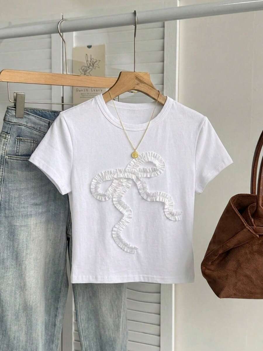 SHEIN Essnce 95%纯棉女士休闲修身T恤,蝴蝶刺绣,女士夏季服装 - 彩色 - 查看 1