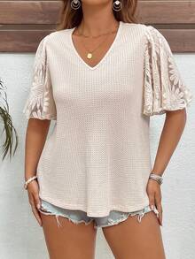 Reflora T-shirt pour femmes grande taille, t-shirt en tricot élégant et extensible avec design de col en V dans le dos et nœud papillon, t-shirt romantique pour l'été - Nude - Voir 7