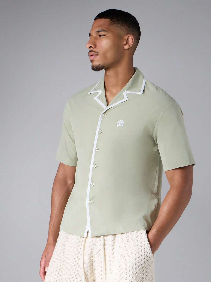 SUMWON Camisa de cuello de campamento de manga corta con ribete y tubería de contraste y logotipo bordado, para vacaciones de verano - Verde - Ver 1
