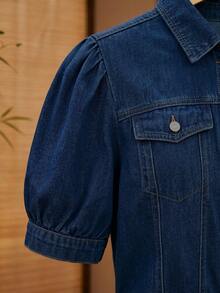 Modelyn CURVE 大码夏季休闲衬衫牛仔裙两件套，适合夏季嘉年华、通勤、度假、毕业典礼等场合，时尚百变，可爱街头风，性感派对婚礼，优雅商务休闲女装，海滩毕业季时尚大码牛仔外套，短款泡泡袖，纽扣细节，经典牛仔单品；大码深色水洗牛仔短款外套，短袖翻领，胸前口袋，日常休闲两件套牛仔套装 - 藍色 - 查看 6