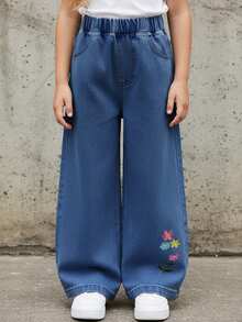 SHEIN Vintaside Kids 女童休闲牛仔裤，轻薄牛仔布，松紧腰带，彩色花卉刺绣，宽松直筒裤型，柔软棉质面料，适合日常穿着、外出、上学、春夏穿着。 - 中等水洗藍 - 查看 4