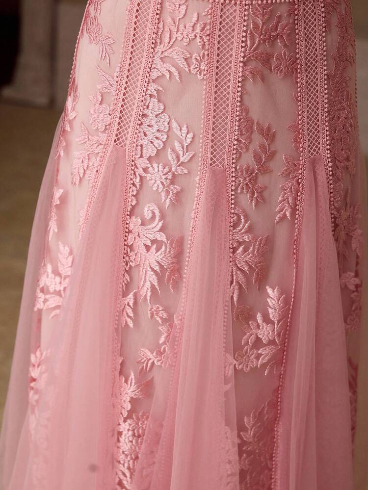 PLUS SIZE WOMEN'S LACE EMBROIDERED SPLICE FLORAL HEM ELEGANT PINK SLEEVELESS MID-LENGTH DRESS, SUITABLE FOR DATES IN SPRING/SUMMER