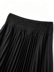 Falda plisada con decoración metálica en estilo A-line para mujer, adecuada para ir a trabajar, citas, compras de fin de semana, con un estilo elegante y retro - Negro - Ver 5