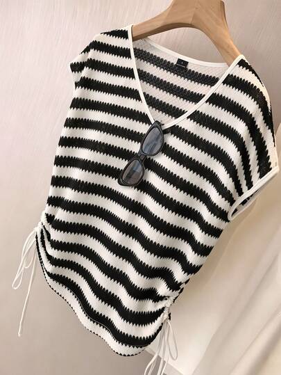 Franclia Women's Black And White Striped V-Neck Raglan Short Sleeve Loose T-Shirt, Suitable For Spring/Summer Outings And Dates, Women's Tops, Black And White Striped T-Shirt, Women's Shirt, Party Top, Women's Beach Outfit, Women's Casual Top, Women's Holiday Outfit, Summer Holiday Outfit, Women's Commuter Outfit, Summer Top, Women's Spring Outfit, Women's Winter Top, Layering Top, Women's Business Formal, Women's Work Top, Women's Work Outfit, Women's Elegant Top, Social/Work Top