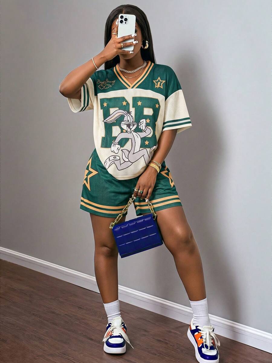 Slaydiva LOONEY TUNES X SHEIN Bộ đồ thể thao nữ mùa xuân/hè 2 món bằng vải jersey in họa tiết - Màu đỏ và xanh dương phối sọc, phong cách hip-hop đường phố Y2K, thích hợp cho kỳ nghỉ trên đảo, trận bóng rổ, đi học, trượt ván, tập gym. - Nhiều màu - Xem 1