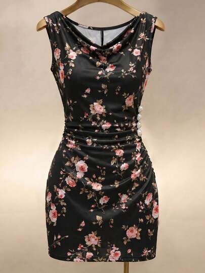 GlowEve CURVE Vestido ajustado sin mangas con cuello de volantes y estampado de rosas de verano, falda corta con decoración de botones de perla y cintura plisada, adecuado para citas en restaurantes franceses, fiestas en bares vintage, brunch con amigos y fotos de estilo callejero