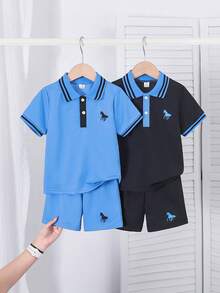 SHEIN Bộ 2 món quần short tay ngắn cổ bo gân jacquard cho bé trai, màu đen & xanh sọc với họa tiết thêu hình ngựa nhỏ, phong cách tối giản, thoải mái mùa hè cho bé trai. - Nhiều màu - Xem 1