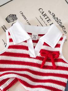 SHEIN Playful Pals 2件組女嬰紅白條紋無袖蝴蝶結刺繡V領背心上衣搭配水洗藍裙褲可愛夏季日套裝 - 紅色 - 查看 3