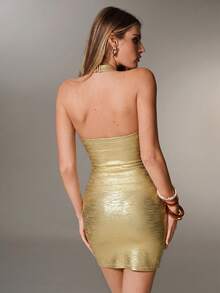 Nuvra Áo croptop gợi cảm với cổ chữ V khoét sâu và phần bụng hở quyến rũ - Vàng nhạt - Xem 2
