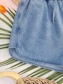 SHEIN Quần short denim bầu có dây rút, kiểu dáng thường ngày, đa năng, thích hợp mặc hàng ngày, mùa hè, lễ hội, đi làm, nghỉ mát, tốt nghiệp, phong cách Y2K, dễ thương, thời trang đường phố, quyến rũ, dự tiệc, đám cưới, thanh lịch, công sở, đi biển, tốt nghiệp, thời trang nữ, quần short denim màu xanh nhạt có dây rút và cạp chun co giãn, thoải mái cho nữ, cạp chun và dây rút điều chỉnh được. - Màu xanh lam - Xem 4