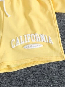 SHEIN Bộ đồ 2 món cho bé gái và thiếu niên, màu xám, chất liệu dệt kim, dáng rộng, in khẩu hiệu tiếng Anh Mỹ, cổ tròn, tay ngắn và quần short in họa tiết, thích hợp cho mùa hè và thể thao đường phố. - Màu vàng - Xem 6