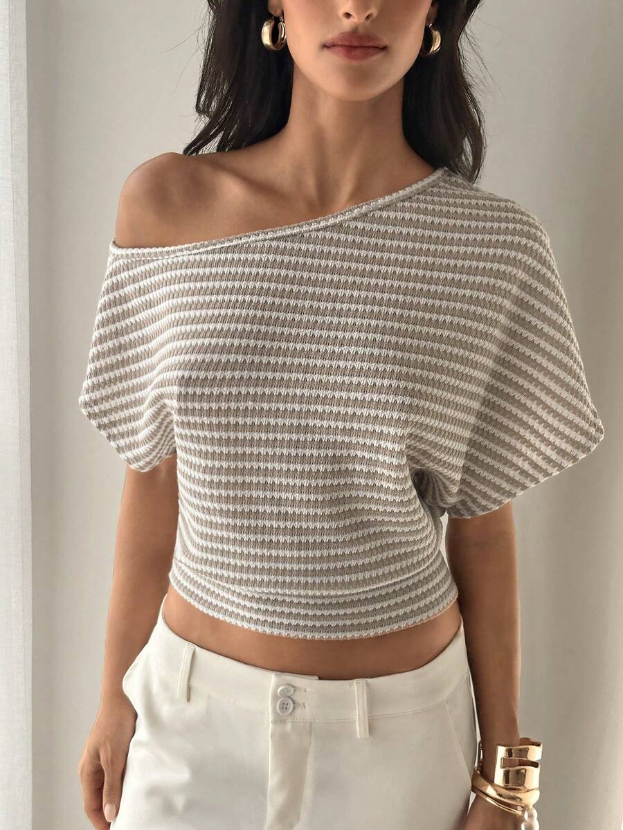 Aloruh Camiseta a rayas texturizada con cuello asimétrico en color albaricoque, estilizadora - Albaricoque - Ver 1
