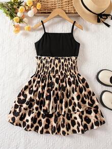 SHEIN Conjunto de 2 piezas para niña preadolescente con camiseta de punto de unicolor y falda con estampado de leopardo fruncida - Multicolor - Ver 3