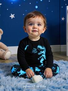 Cozy Pixies Conjunto de pijama de 2 piezas para bebé niño con parte superior de manga larga de cuello redondo y estampado de animales de dibujos animados que brilla en la oscuridad, y pantalones largos de cintura elástica ajustados - Multicolor - Ver 1