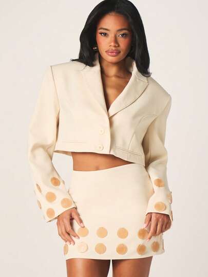 MISSGUIDED Blazer corto y oversize para mujer con detalle decorativo de ribete circular, cierre con botones, chaqueta de trabajo de otoño e invierno