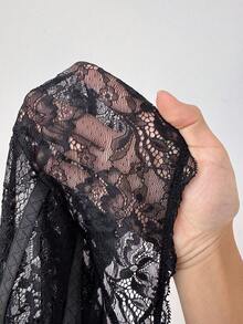 SHEIN PETITE CURVE 大码女式黑色蕾丝性感镂空前卫法式休闲青春时尚弹力针织百搭舒适打底连衣裙，性感正式礼服，性感社交/度假装，性感黑色胸衣，性感正式礼服，性感年轻优雅拼接性感上衣，性感社交/度假装，黑色上衣，黑色紧身衣，黑色胸衣，透视肩部修身纯色打底衫 - 黑色 - 查看 6