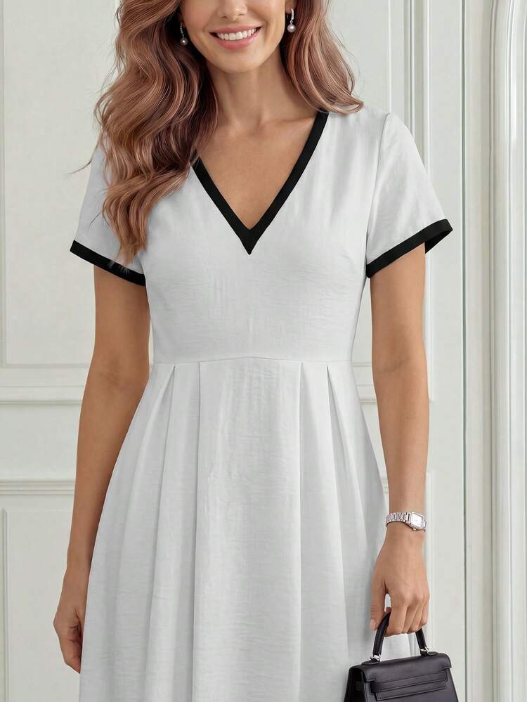 Middle-Aged And Elderly Women's Elegant Commuting Color Block Trim Dress