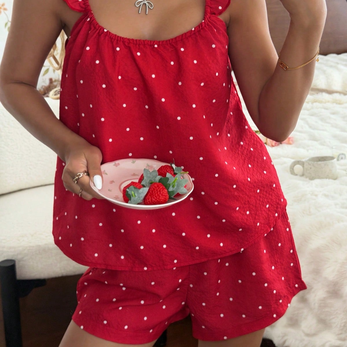 Conjunto de pijama de camiseta de tirantes y pantalones cortos con estampado de lunares rojos para mujer, ropa de dormir de verano