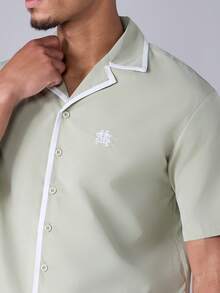 SUMWON Camisa de cuello de campamento de manga corta con ribete y tubería de contraste y logotipo bordado, para vacaciones de verano - Verde - Ver 5