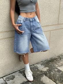 SHEIN EZwear 女士时尚百搭口袋纽扣毛边牛仔短裤 - 淺色水洗藍 - 查看 1