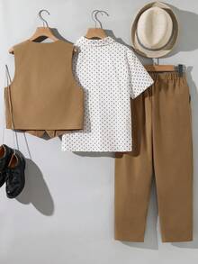 SHEIN 三件套男童校服套装 - Polo 领纯色短袖衬衫、马甲和裤子，绅士风格套装，适合儿童穿着，幼儿男童服装，返校季、校服、幼儿园、生日派对、晚宴、婚礼、洗礼、开学典礼、日常穿着、旅行、运动、秋冬季。 - 卡其色 - 查看 2