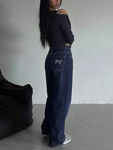 DAZY 女士蝴蝶结刺绣直筒牛仔裤 - 深色水洗藍 - 查看 3