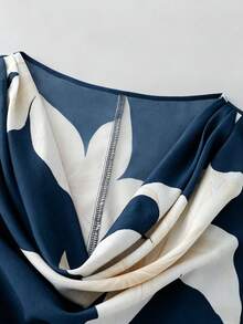 GlowEve CURVE Große Größen Elegantes ärmelloses Kleid mit Blume Muster und Schleife in Taillengröße für Damen - marineblau - Übersicht 5